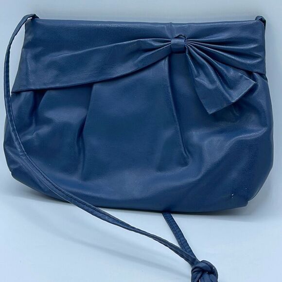 Vintage faux leather blue bow shoulder bag. - Picture 1 of 9